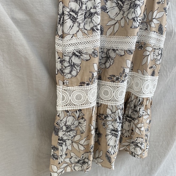 AVA ROSE - Beige floral Dress - Size XL - Picture 2 of 7